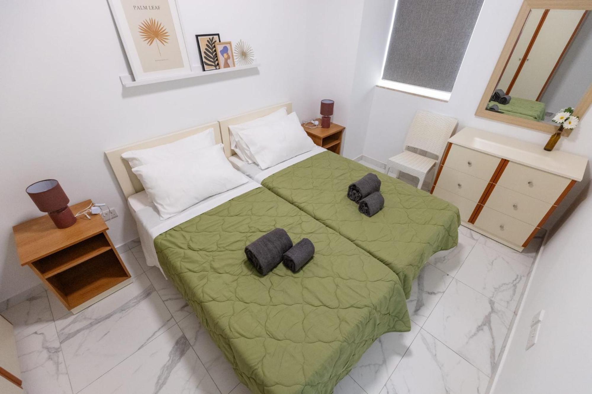 Bordino 2 Bedroom Apartment St. Paul's Bay Bagian luar foto