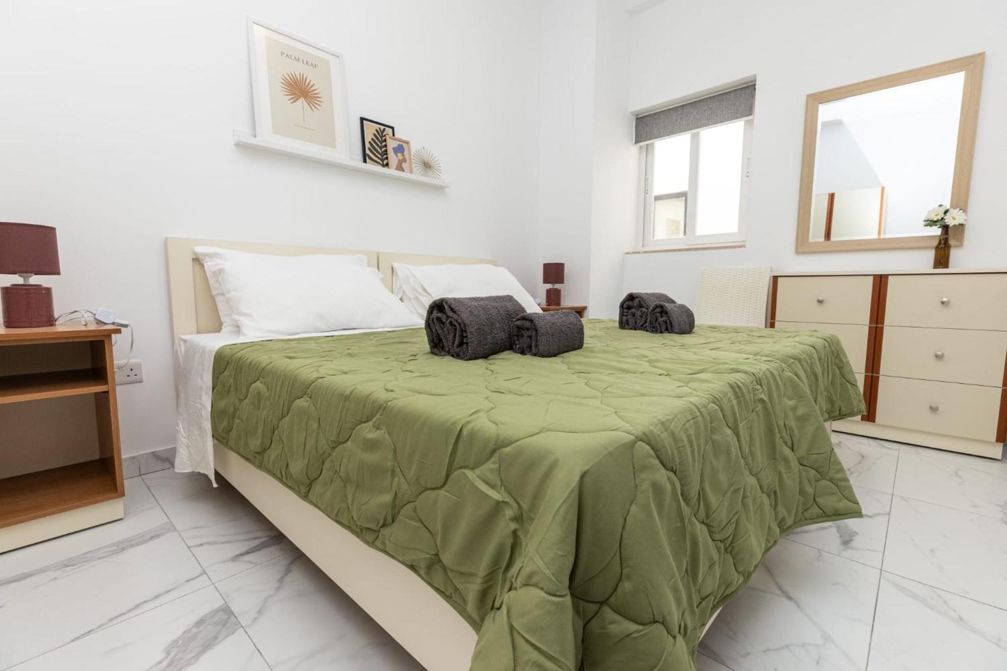 Bordino 2 Bedroom Apartment St. Paul's Bay Bagian luar foto